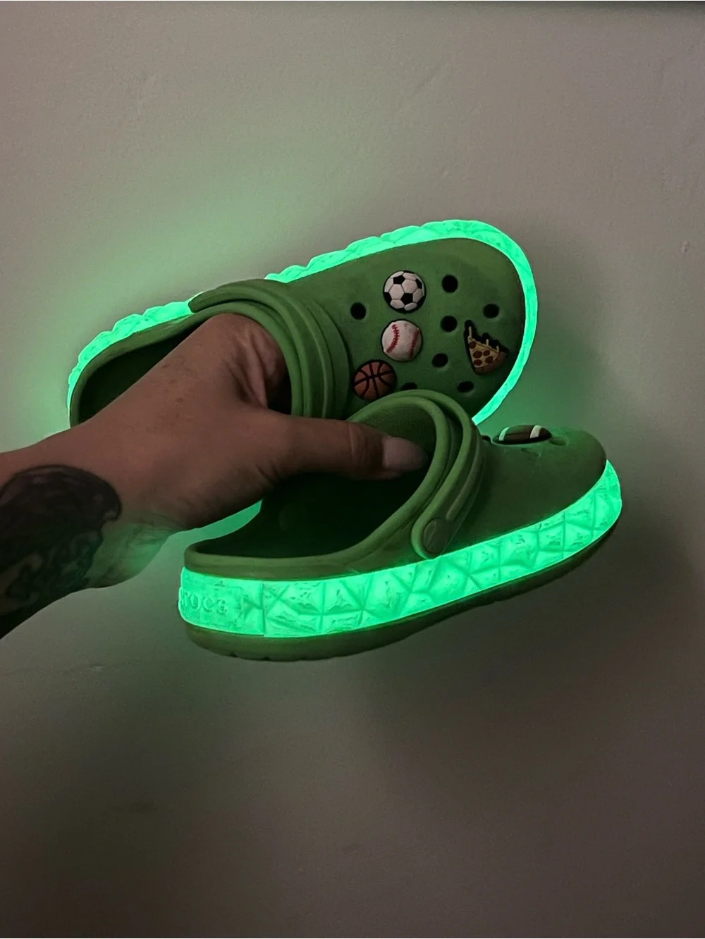 CROCS CROCBAND™ GEOMETRIC glow in the dark w/ Jibbitz. Green slime sz 11